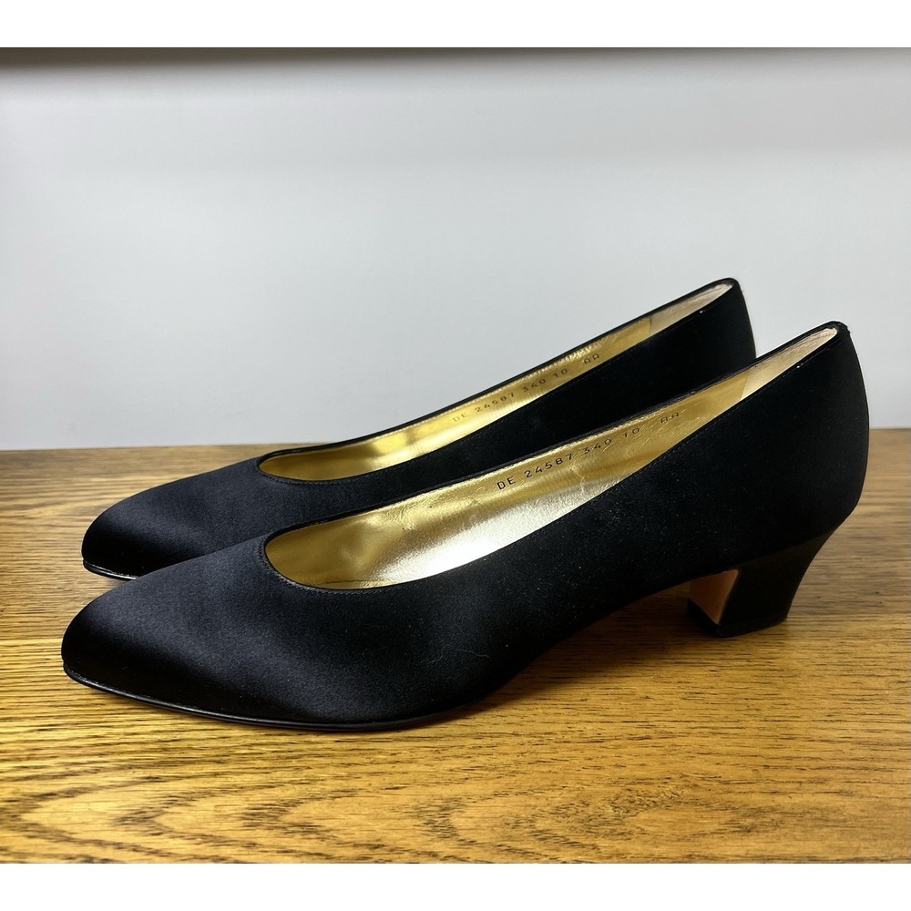 Vintage 90s Salvatore Ferragamo Black Satin Block Heel Pumps Italy 10AA